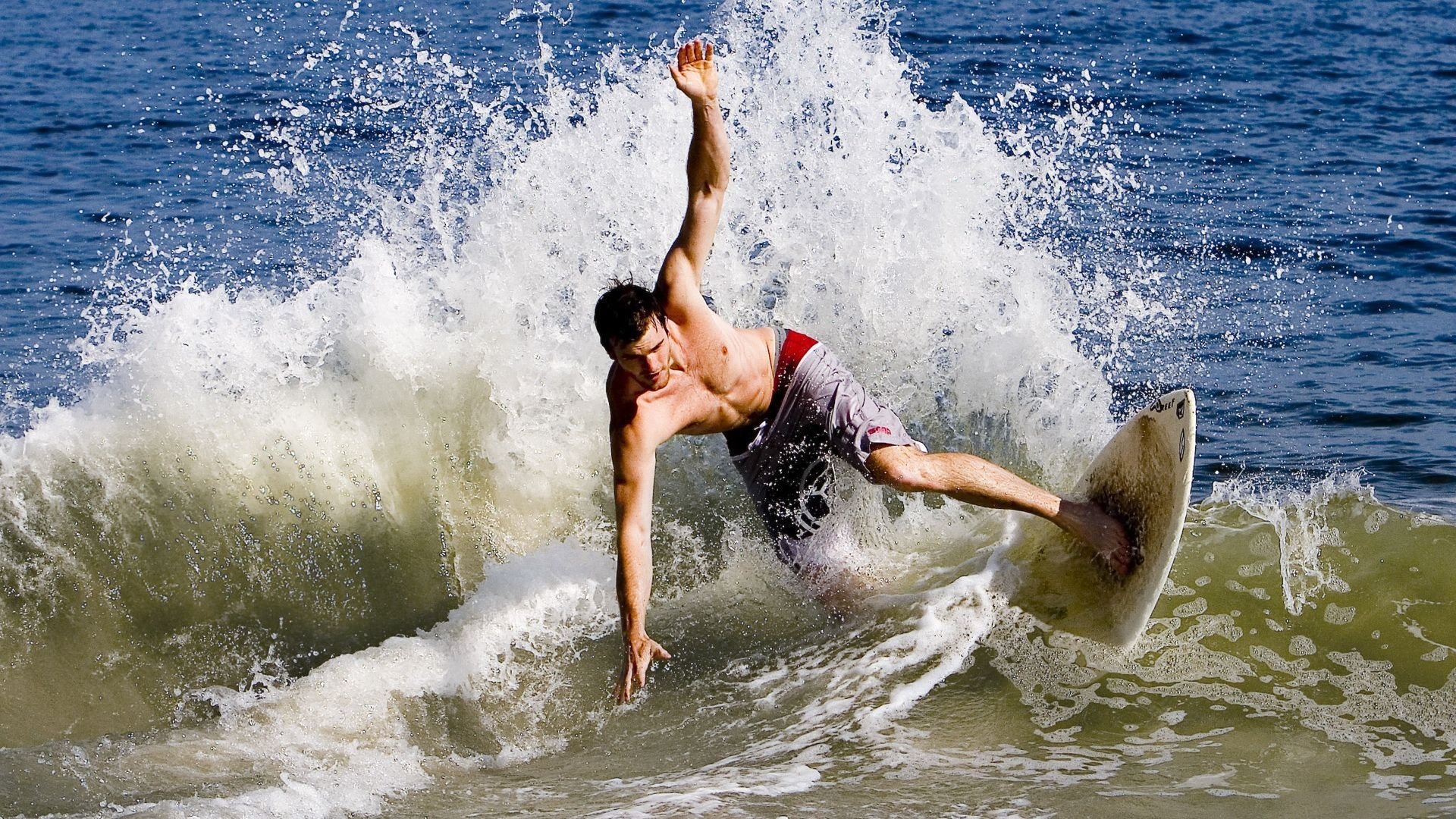 盲跑道正式启用 视障人士与引导员完成首秀